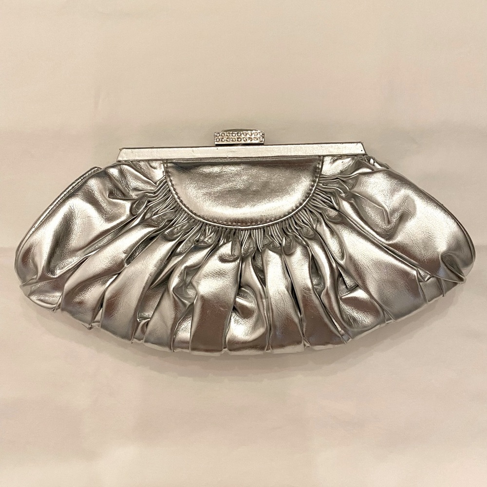 Le Chateau evening clutch with chain shoulder strap